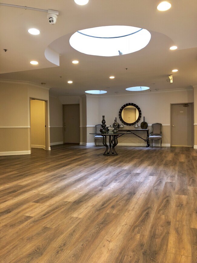 Lobby - 1722 Malcolm Ave