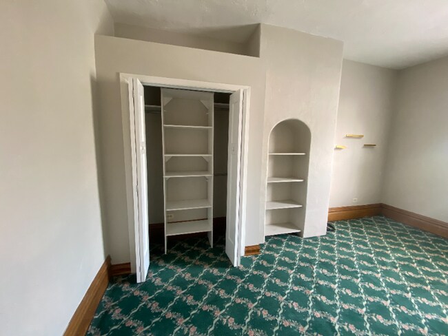 Foto del edificio - 305 E Main St