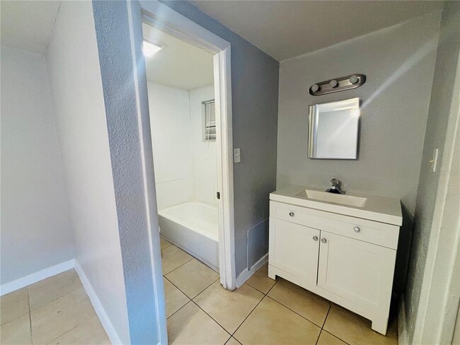 Foto del edificio - 1310 Lexington Ct