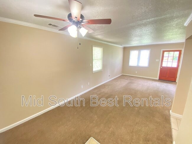 Building Photo - 2972 Brewer Ave