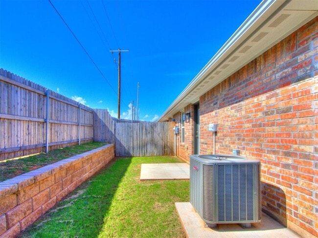 Building Photo - 12925 Willow Villas Dr