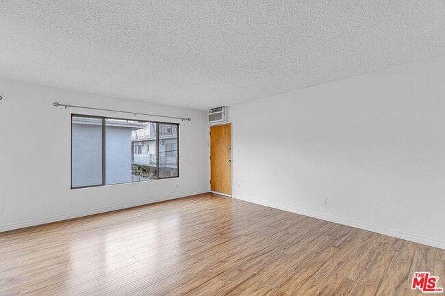 Building Photo - 1800 N Harvard Blvd