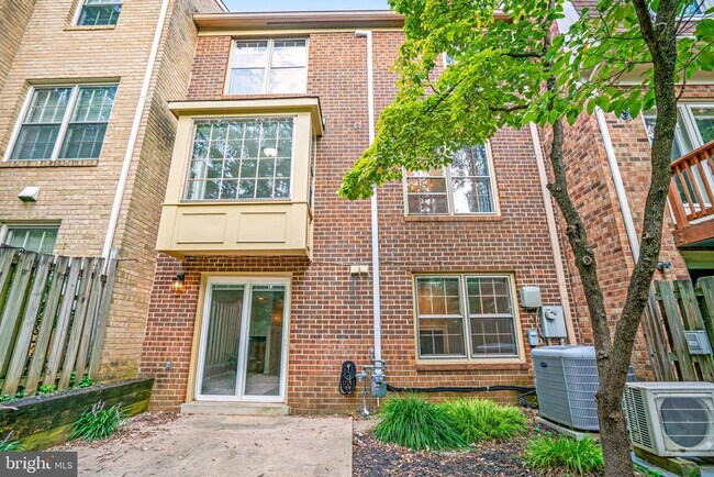 Foto del edificio - 2131 Kings Mill Ct