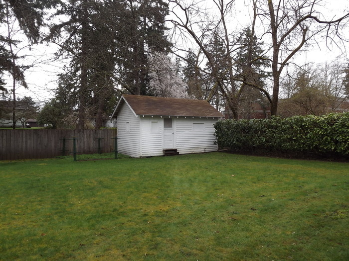 Building Photo - Cute 2 Bedroom Duplex