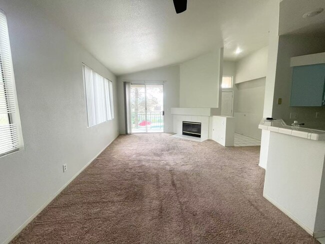 Building Photo - BEAUTIFUL 3 BEDS WITH 2 BATH U