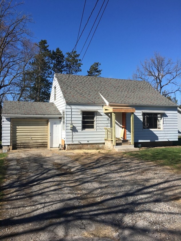 Primary Photo - Charming Mattydale cape 3/4 bedroom