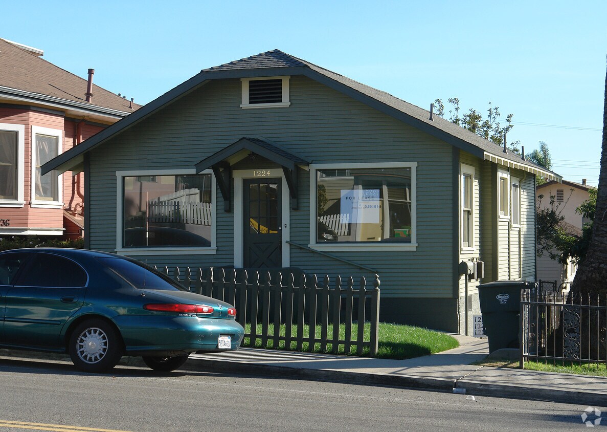 Primary Photo - 1224 E Main St