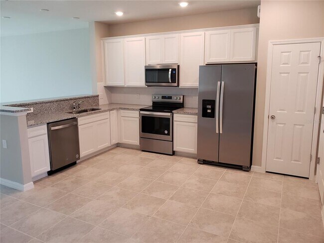 Building Photo - 3786 Plainview Dr