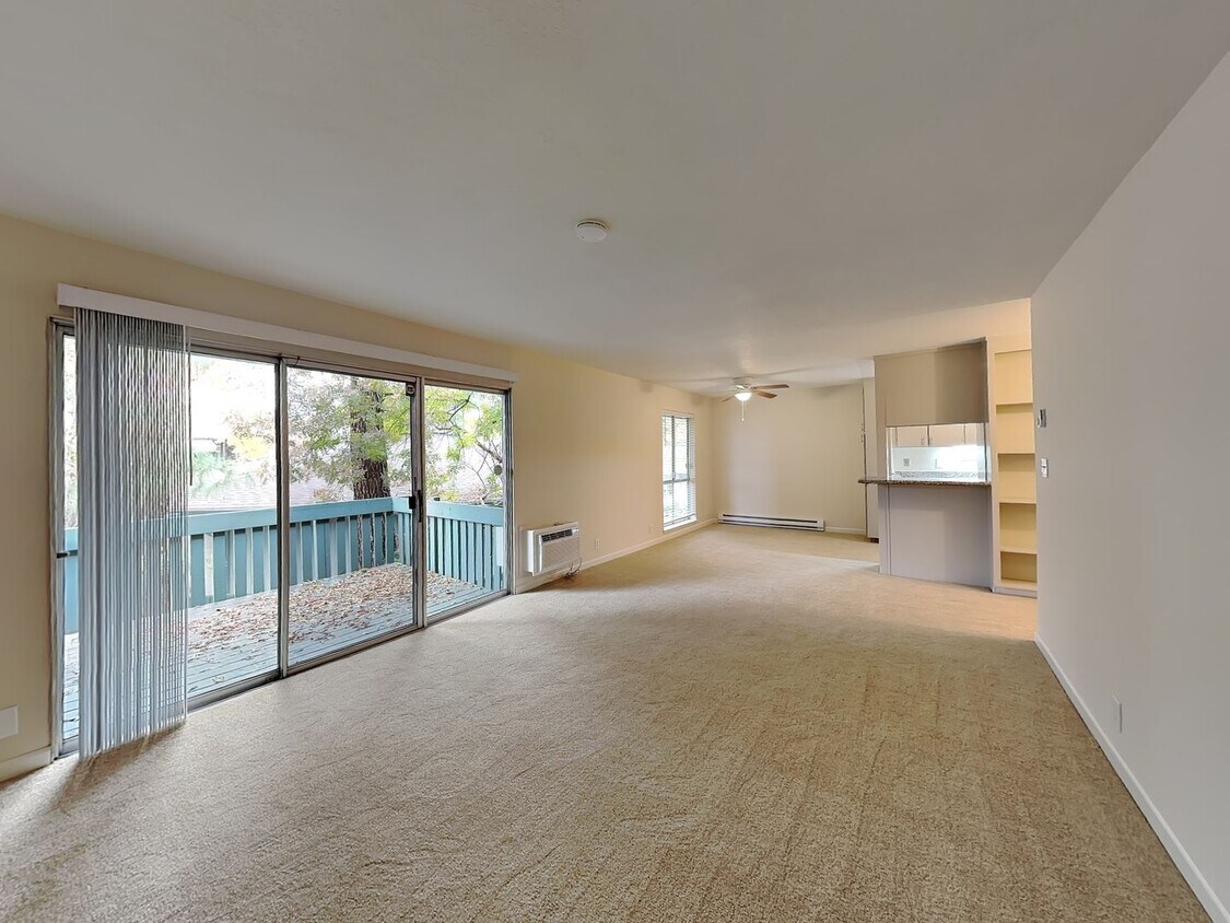 Foto principal - Upstairs Corner Unit 2/1.5 Condo Available Now!