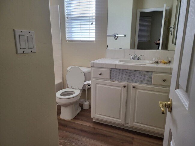 Foto del edificio - 3 Bedroom Single Family Home in Bakersfield