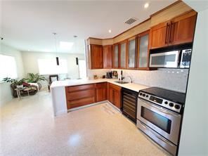 Foto del edificio - 2 br, 2 bath House - 1521 NE 3rd Ave