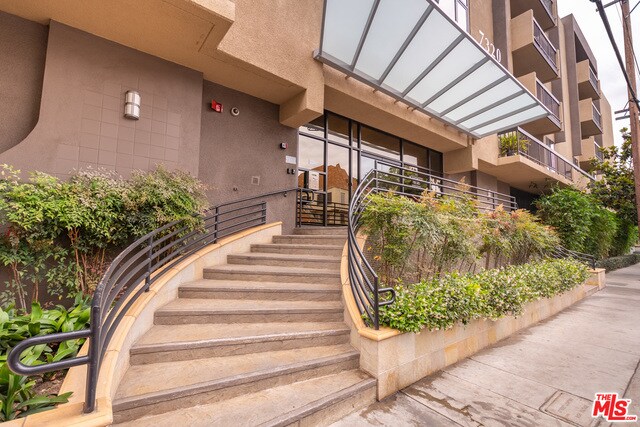 Building Photo - 7320 Hawthorn Ave