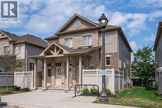 Building Photo - 230 Jessica Cres