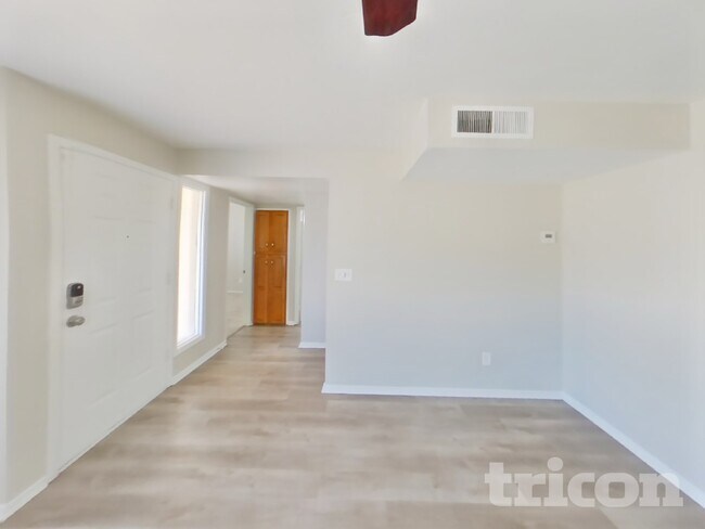 Foto del edificio - 3644 N 89th Ave