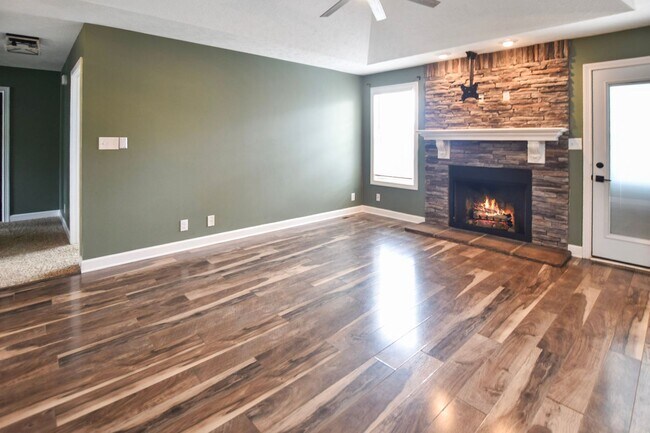 Foto del edificio - Pet Friendly Three Bedroom with Bonus!