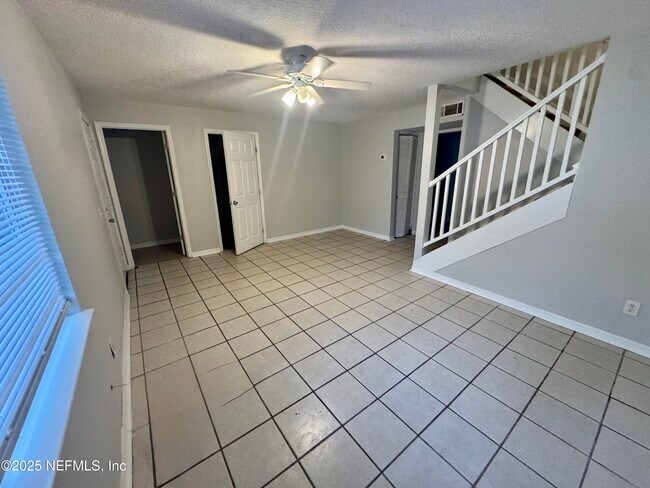 Foto del edificio - 1643 E 16th St