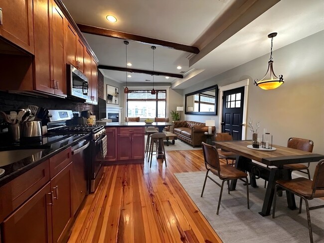 Foto del edificio - 410 E 3rd St