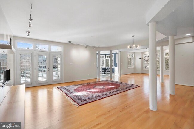 Foto del edificio - 1460 Waterfront Rd