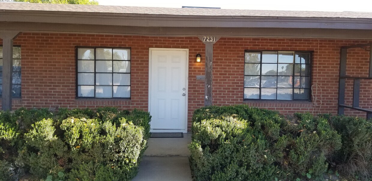 Foto principal - 1 Bed 1 Bath Apartment in Historic Glendale
