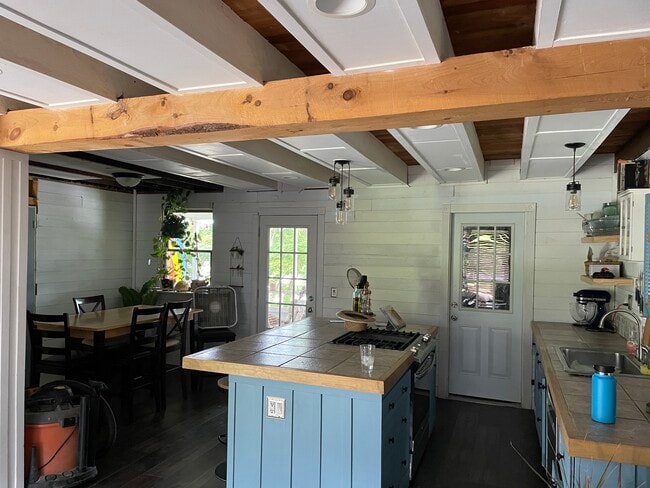 Building Photo - 22 North St