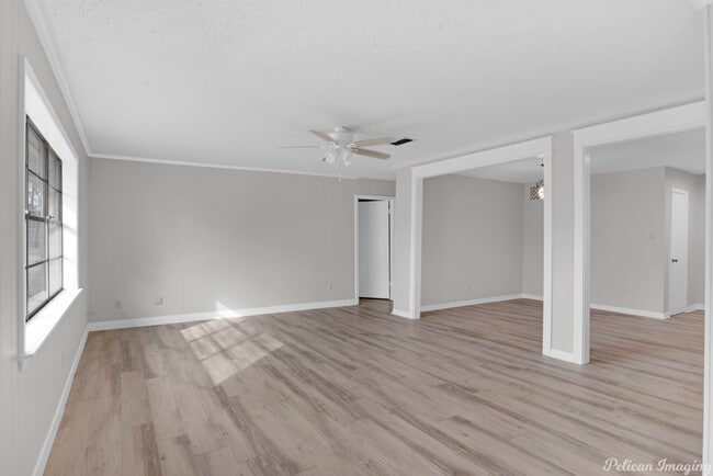 Building Photo - 11122 Parkside Dr