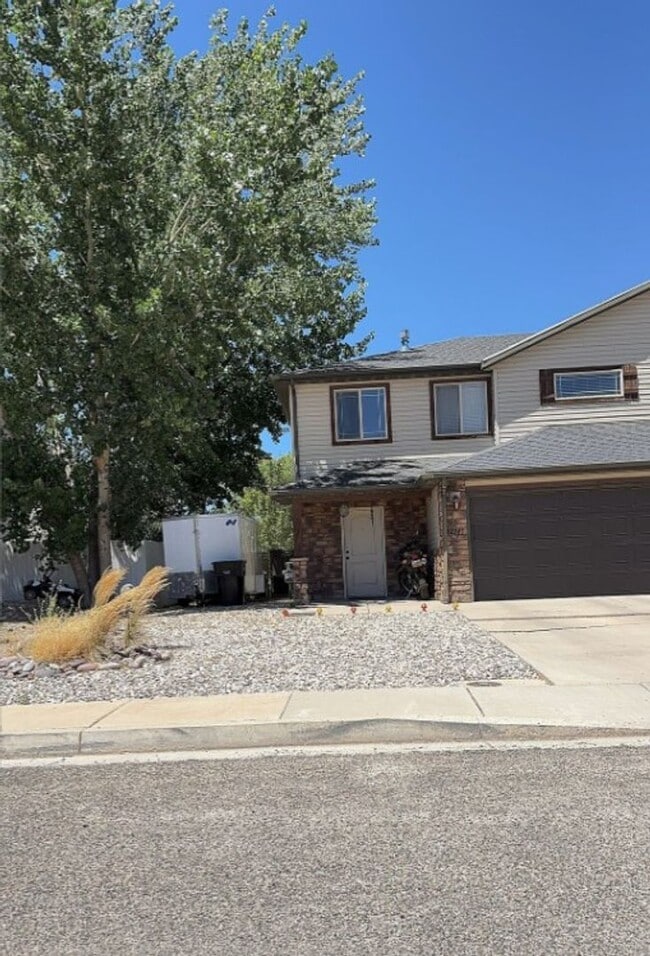 Building Photo - 2747 N Mountain Valley Trl