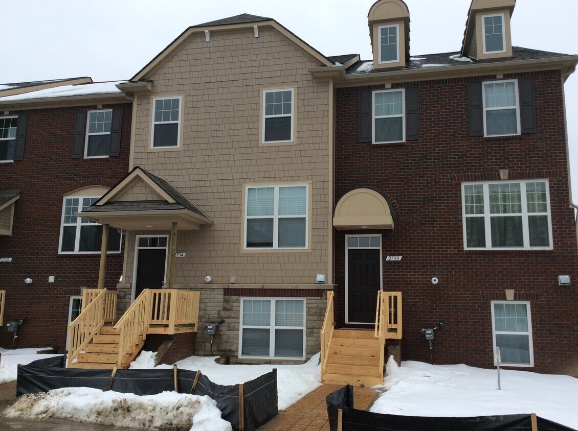 Primary Photo - 2730 Helmsdale Cir