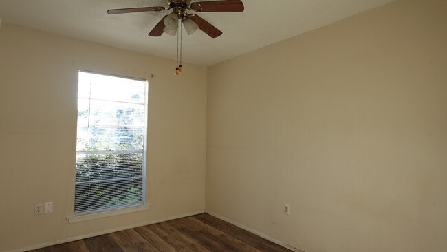 Building Photo - 623 S Cypress St