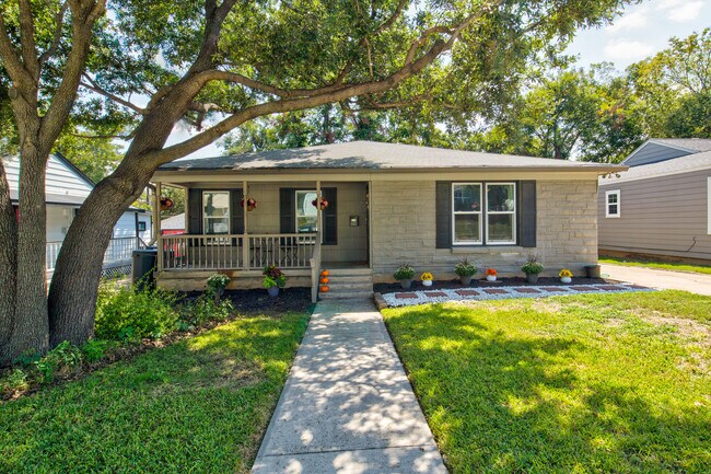 Foto del edificio - 3709 Collinwood Ave