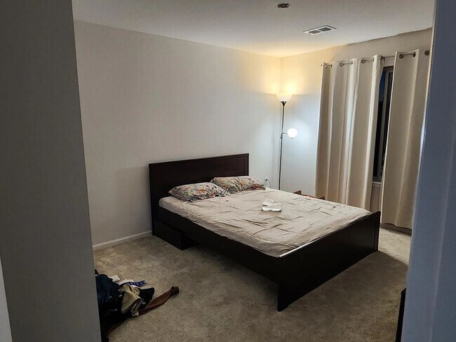 Foto del edificio - Spacious 4BR House in Frederick