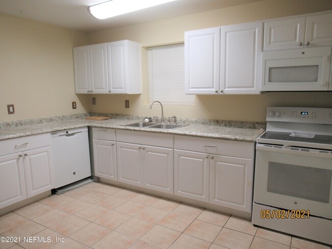 Building Photo - 8066 Graff Ln