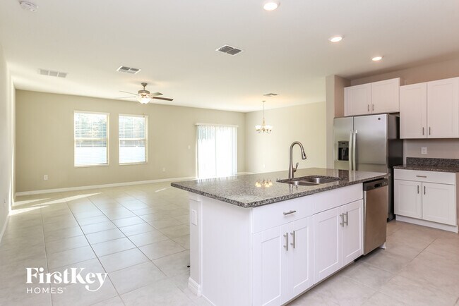 Building Photo - 10336 Scarlet Skimmer Dr