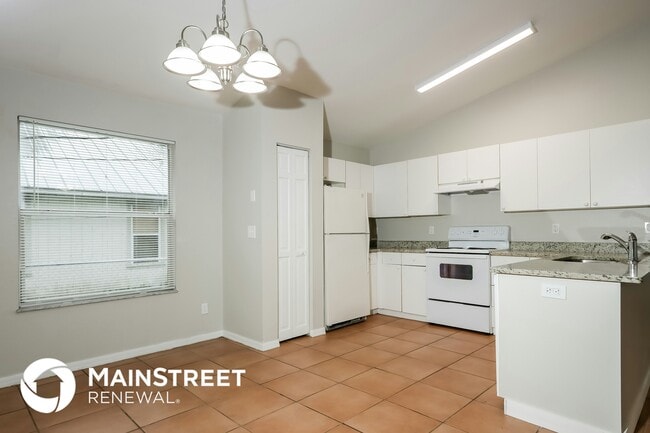 Building Photo - 1680 19th Ave SW