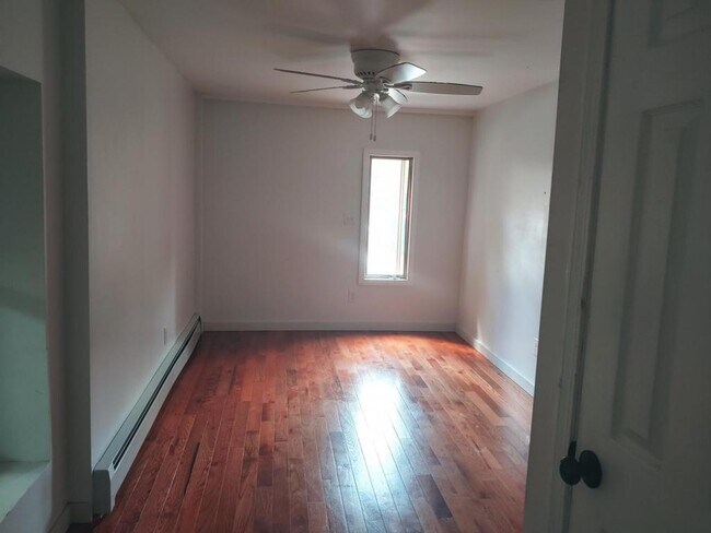Building Photo - 124 Bridgeport Ave, #1