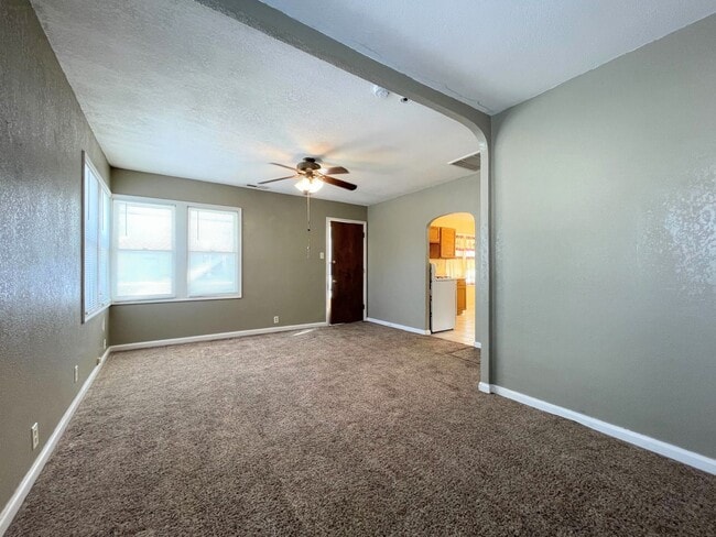 Foto del edificio - Cozy 1 bedroom with detached garage