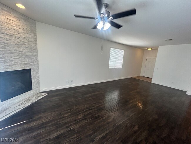 Foto del edificio - 8785 W Ford Ave
