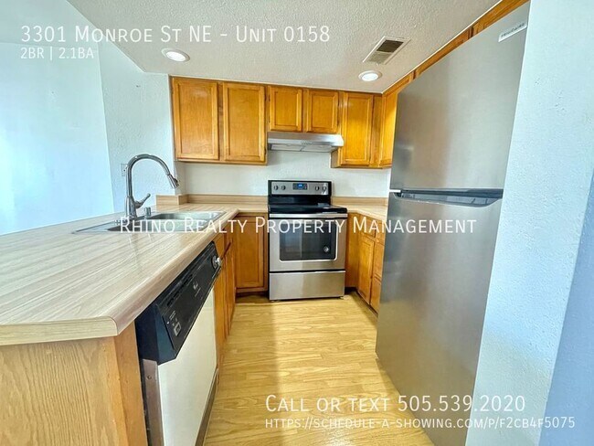 Building Photo - Cozy 2 Bedroom 2.5 Bathroom In The Heart o...