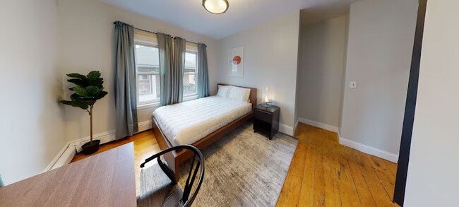 Building Photo - 101 1/2 Calumet St