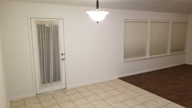 Foto del edificio - 935 Rock Springs Dr
