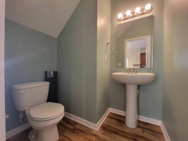 Foto del edificio - 235 Chestnut Oak Ln