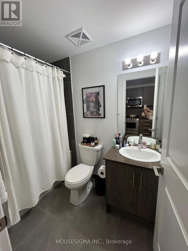 Photo du bâtiment - 1700-1700 Avenue Rd