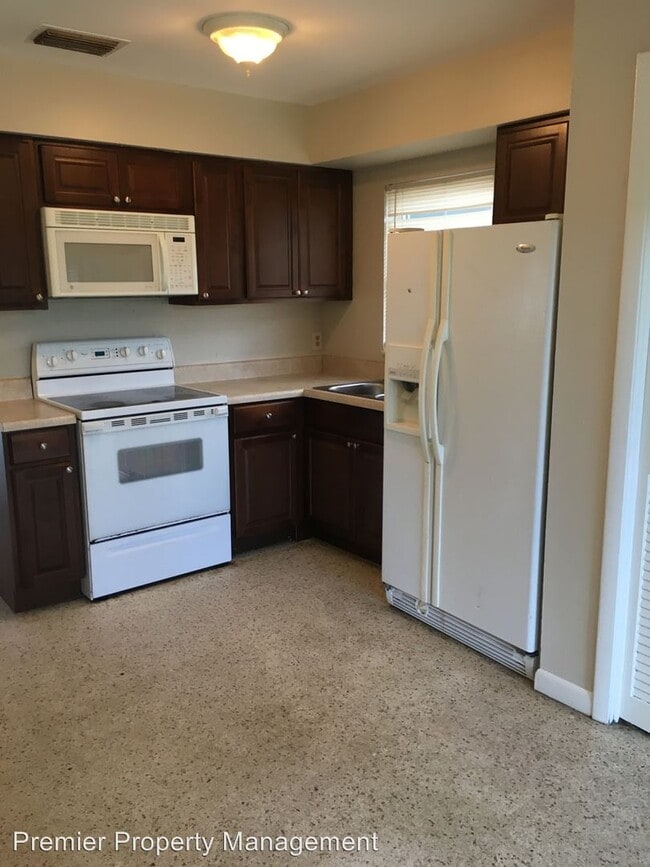 Building Photo - 2 br, 1 bath House - 914 San Remo Avenue