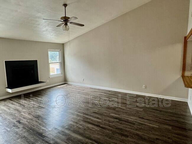 Foto del edificio - 2132 Point Hollow Ct.