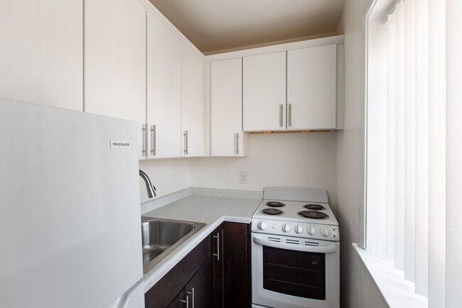 Foto del edificio - 242 West Franklin Ave