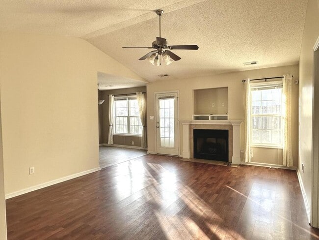 Building Photo - 4418 Clifton Dr