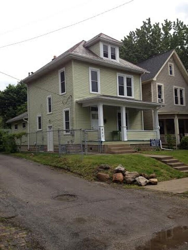 Primary Photo - 450 Alden Ave. 5br/2b Single Family 2 stor...