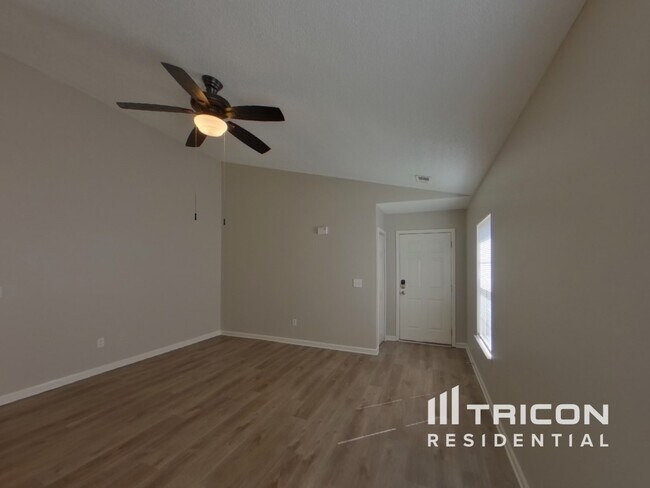 Foto del edificio - 160 Springway Dr