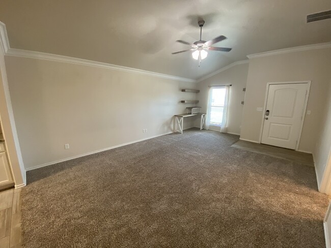 Building Photo - 3 bed 2 bath in Lone Star Trails