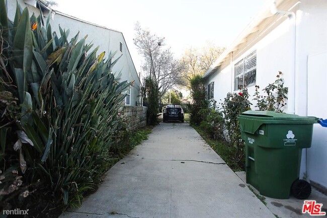 Building Photo - 1 br, 1 bath House - 2322 Wellesley Ave