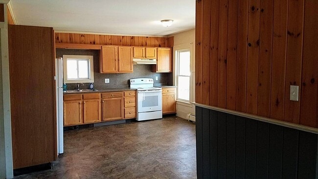 Building Photo - 634 Graniteville Rd